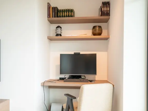 Hamptons 22 104 bureau
