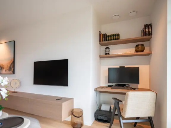Hamptons 22 104 bureau tv