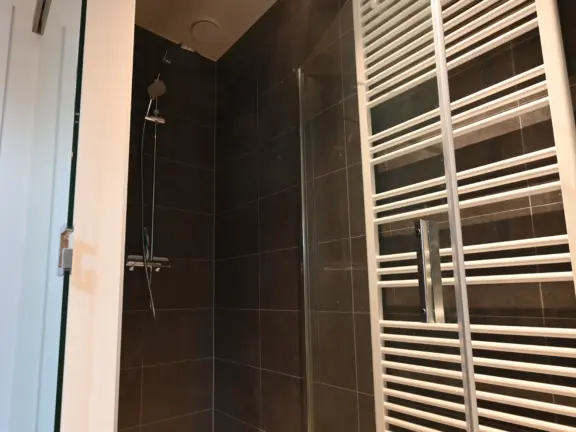 Luxe appartement boulevard 15 301 cadzand slaapkamer 2 badkamer ensuite regendouche