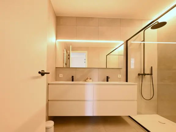 Vakantie appartement boulevard de wielingen 15 001 cadzand badkamer wastafel