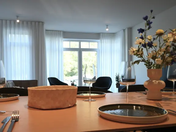 Vakantie appartement boulevard de wielingen 15 001 cadzand eettafel detail