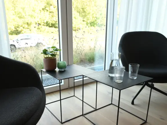 Vakantie appartement boulevard de wielingen 15 001 cadzand woonkamer zithoek erker