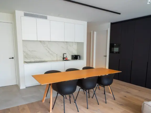 Vakantie appartement boulevard de wielingen 15 001 cadzand woonkamer eettafel en keuken