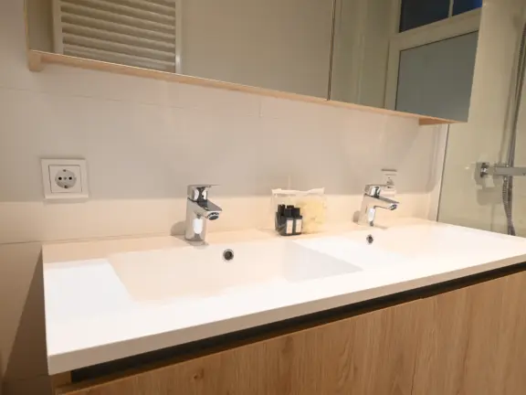 Appartement boulevard de wielingen 15 103 cadzand slaapkamer 1 wastafel close