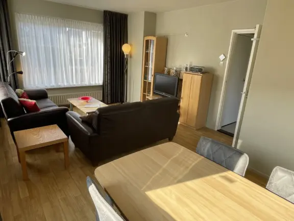 Wohnung kinkhoorn duinlaan 2 cadzand bad wohnzimmer tisch