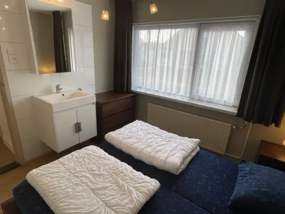 Wohnung kinkhoorn duinlaan 2a cadzand bad schlafzimmer 1 waschbecken