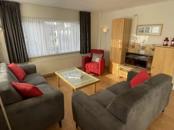 Wohnung kinkhoorn duinlaan 2a cadzand bad wohnzimmer sofa