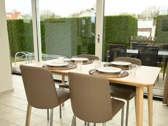 Appartement duinlaan 5 karen cadzand bad eethoek close