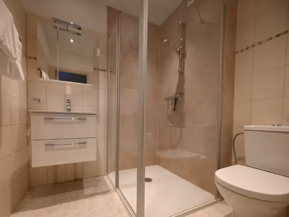 Appartement duinlaan 5 karen cadzand bad badkamer