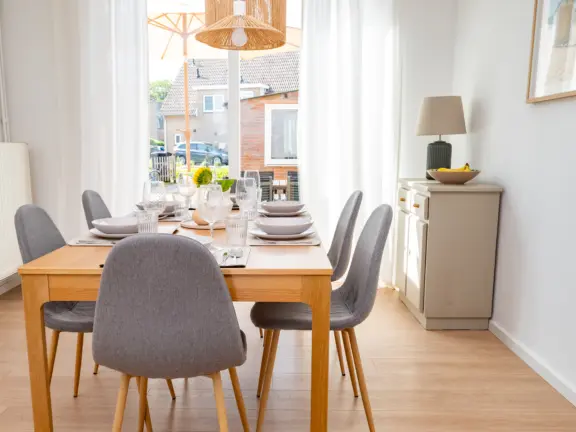 Egelantierlaan 6 eettafel zijkant