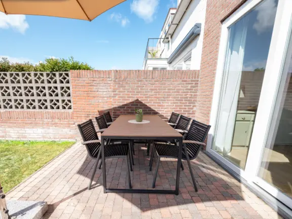 Egelantierlaan 6 tuin tafel zijkant