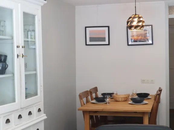 Esdoornstraat 22 Cadzand eettafel