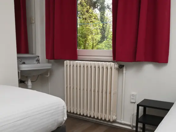 Ferienwohnung hennequinlaan 10 Cadzand schlafzimmer 2b waschbecken