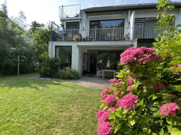 Wohnung hennequinlaan 8c cadzand bad buiten bloemen