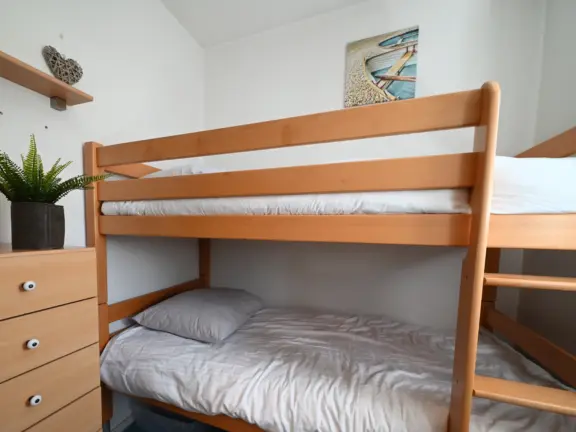 Wohnung hennequinlaan 8c cadzand bad schlaffzimmer etagenbett