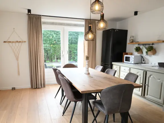 Vakantiehuis ziltwater cadzand hennequinlaan 15 keuken eethoek tuindeuren