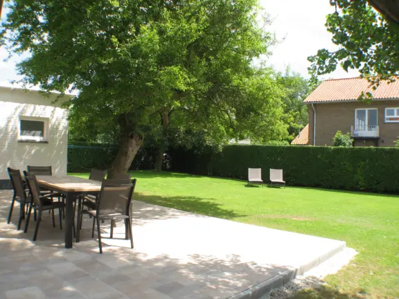 Windhorst hennequinlaan 17 cadzand bad tuinterras boom