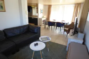 Appartement steemare parterre hennequinlaan 21 cadzand woonkamer bank