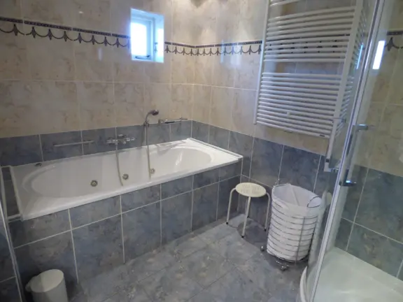 Appartement steemare hennequinlaan 21 badkamer bad