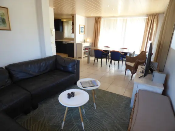 Appartement steemare parterre hennequinlaan 21 cadzand woonkamer bank