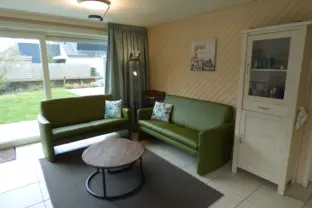 Steemare ferienhaus hennequinlaan 21b cadzand wohnzimmer und garten