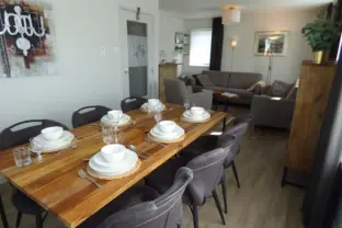 Appartement neptunus cadzand hennequinlaan 23a eettafel