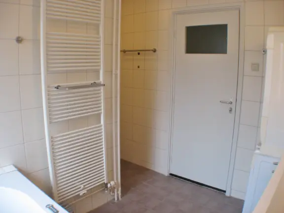 Appartement neptunus cadzand hennequinlaan 23a badkamer radiator