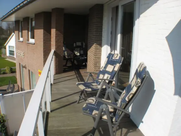 Villa desto hennequinlaan 25a cadzand bad balkon stoelen