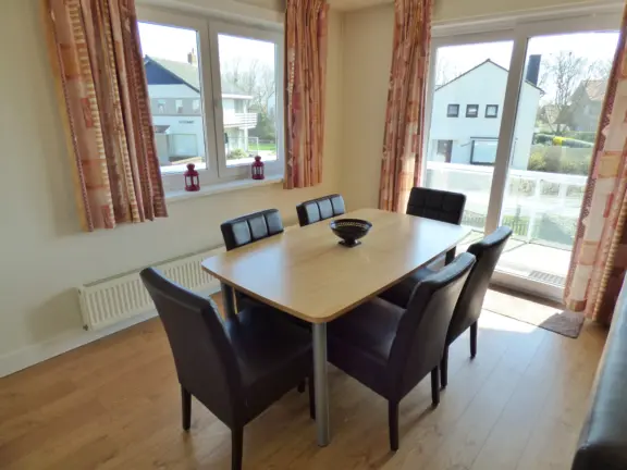 Villa desto hennequinlaan 25a cadzand bad eethoek