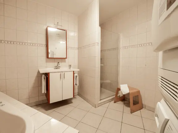 Appartement alledeske hennequinlaan 25b cadzand badkamer wastafel