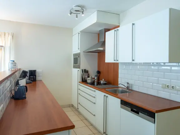 Appartement alledeske hennequinlaan 25b cadzand keuken zij