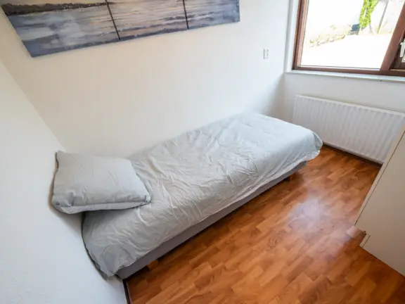 Vakantiehuis lijsterstraat 4 cadzand slaapkamer beneden raam