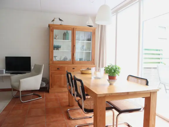 De Lopinge 94 Cadzand eettafel