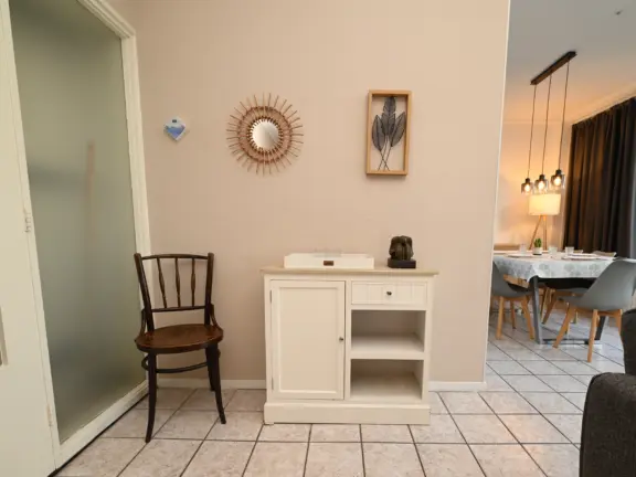 Ferienhaus nachtegalenstraat 11a cadzand wohnzimmer schrank