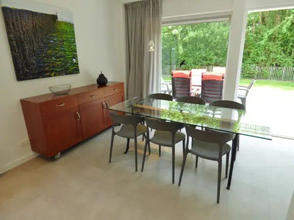 Vakantie bungalow nachtegalenstraat 13 cadzand eethoek dressoir