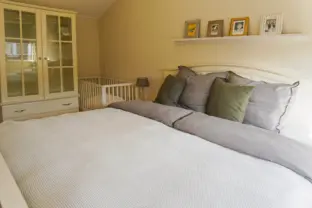 Ferienhaus sleedoornstraat 10 cadzand masterbedroom schrank