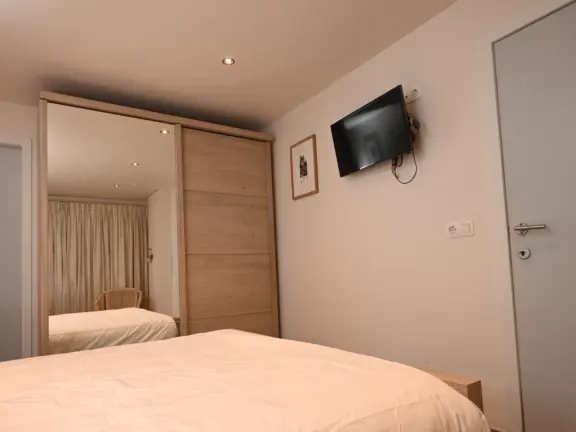 Ferienhaus margret sterntjeslaan 11 cadzand schlafzimmer 1 tv