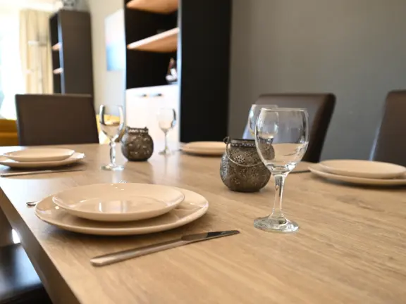 Vakantiehuisje cadzand sunset vuurdoornstraat 6 eettafel gedekt