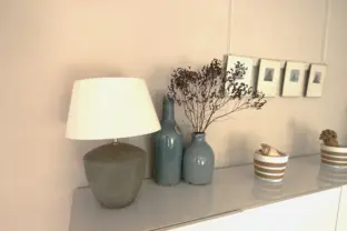 Vakantiehuisje cadzand sincfal 16 schemerlamp dressoir