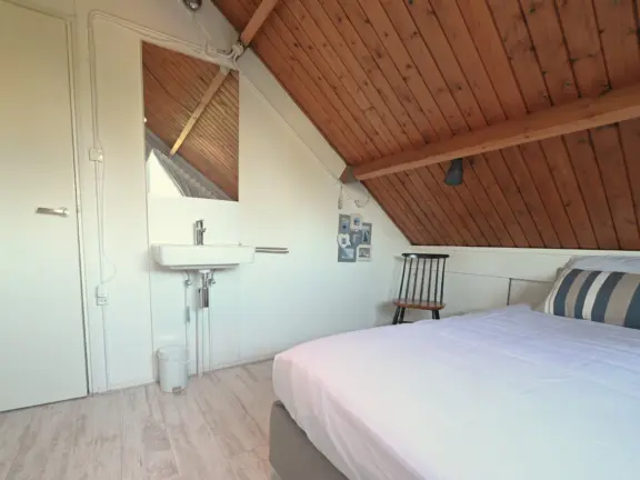 Vakantiehuisje cadzand sincfal 16 masterbedroom wastafel