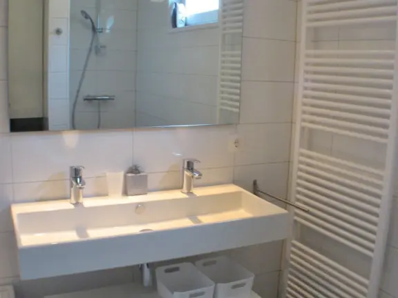 Vakantiehuisje cadzand sincfal 16 slaapkamer badkamer wastafel