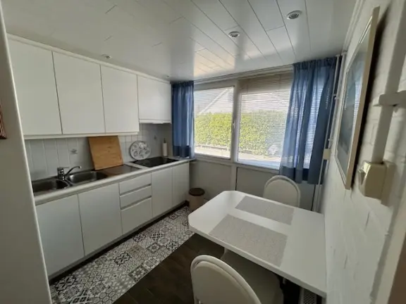 Vakantiehuis sincfal 36 keukentafel en stoel