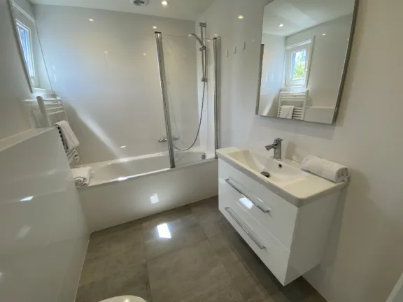 Villa mer spaanse galeien 111 badkamer boven wastafel