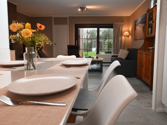 Vakantiehuis spaanse galeien 79 cadzand eettafel 2