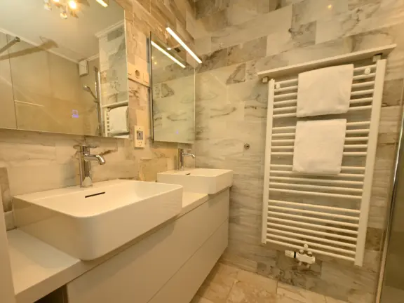 Vakantiehuis spaanse galeien cadzand badkamer dubele wastafel