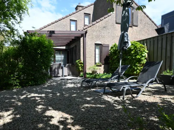 Vakantiehuis spaanse galeien cadzand tuin ligbedden