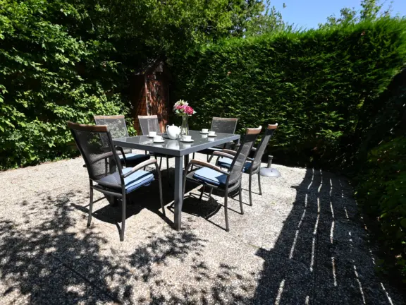 Spaanse galeien 105 cadzand ferienhaus gartenterrasse hinten tisch complett