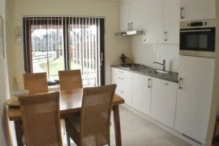 Spaanse galeien 24 vakantiehuis cadzand eethoek