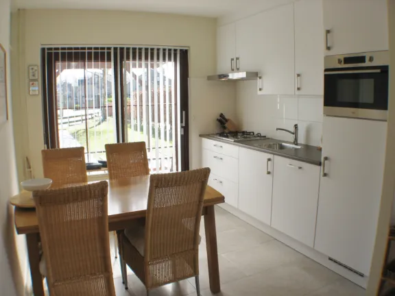 Spaanse galeien 24 vakantiehuis cadzand eethoek