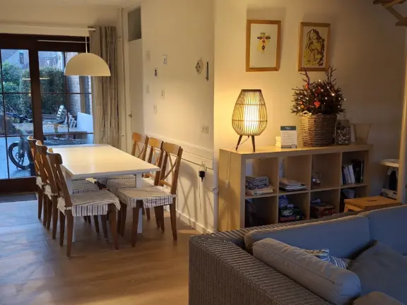 Spaanse galeien 66 vakantiehuisje cadzand eettafel